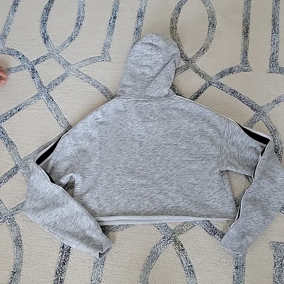Hollister Cropped Hoodie - Picture 5 of 5